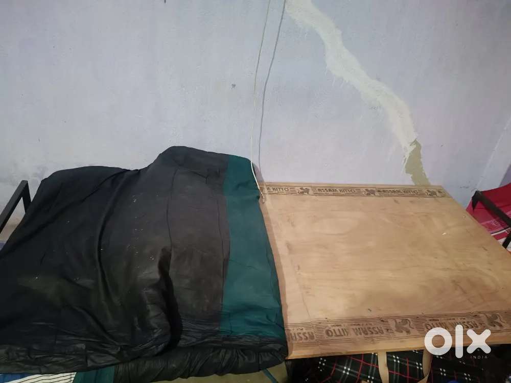 Single folding bed