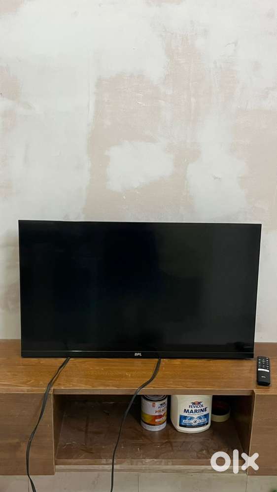 BPL 32 inch smart tv just 1 year old selling due to renovation