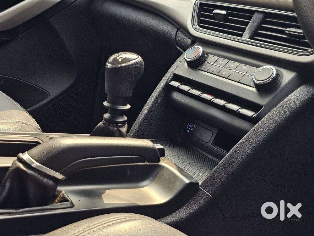 Mahindra Xuv700 2.2 Mx Diesel Mt 5 Str, 2022, Diesel