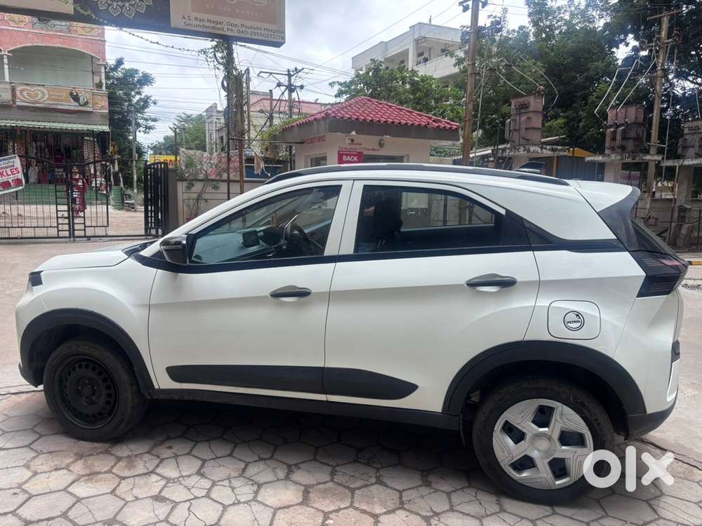 Tata Nexon Smart + With Sunroof Petrol 2024 Mt