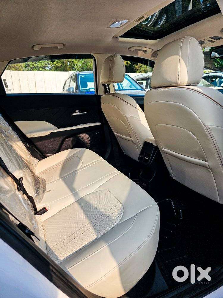 Hyundai Verna 1.5 Sx (o) Vtvt Ivt, 2023, Petrol