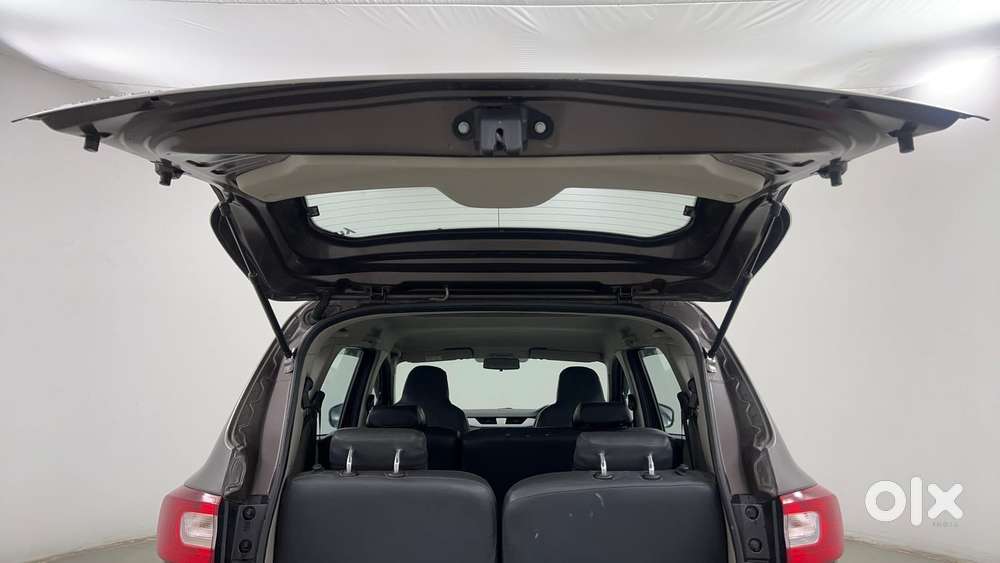 Renault Triber Rxz, 2023, Petrol