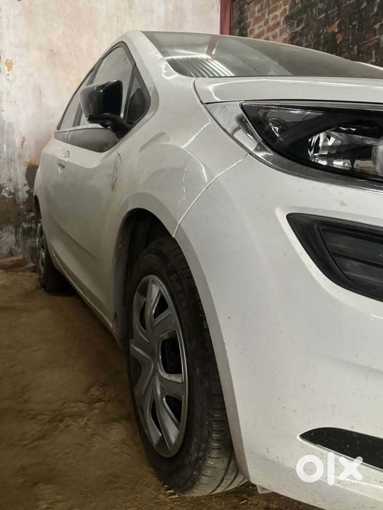 Tata Altroz Xm Plus 2025