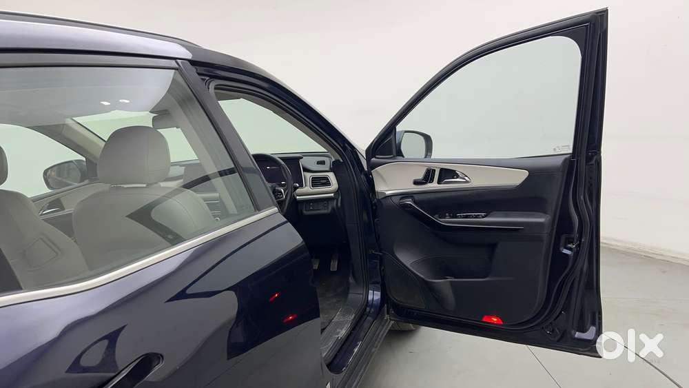 Mahindra Xuv700 2.0 Ax 7 Petrol At Luxury Pack Str, 2021, Petrol