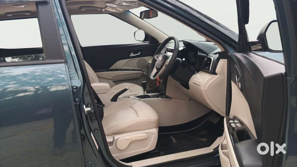Mahindra Xuv300 1.2 W8 (o) Amt Petrol, 2022, Petrol