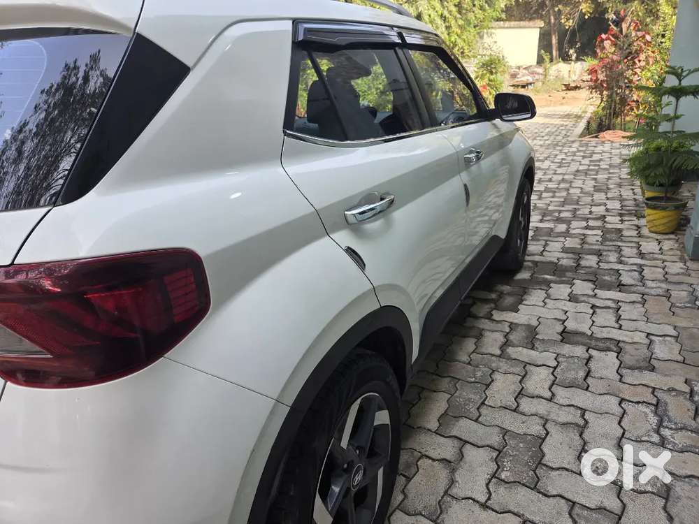 Hyundai Venue 2019 Petrol Well Maintained With Sunroof