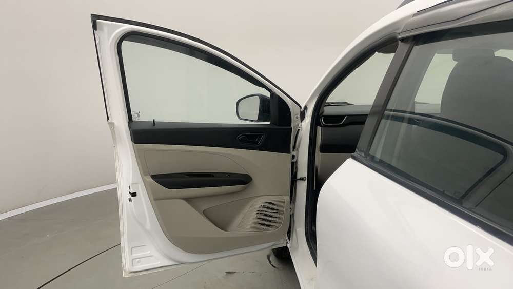Renault Triber Rxt, 2022, Petrol