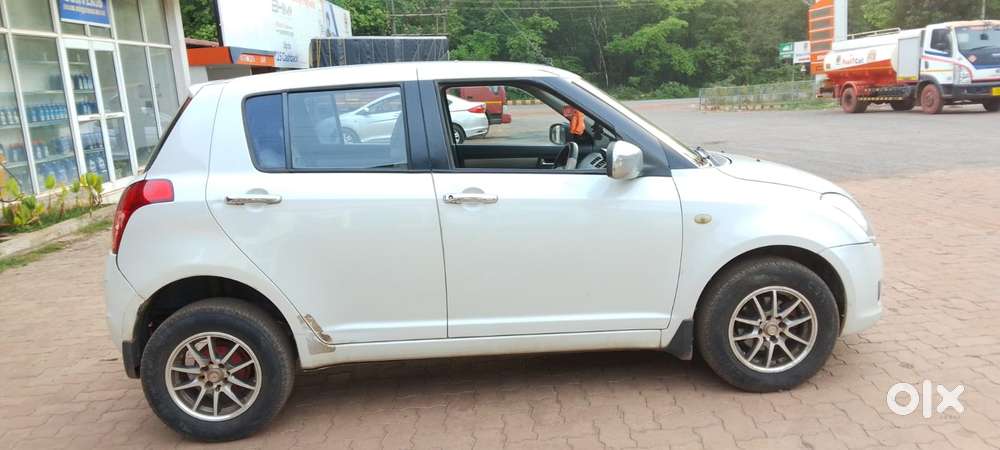 Maruti Suzuki Swift Vxi + Manual, 2011, Petrol