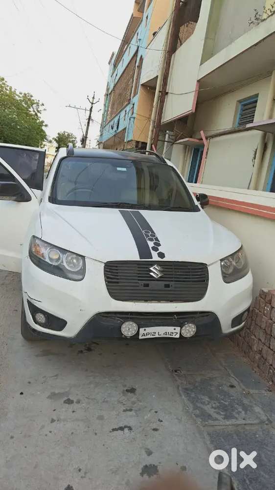 Hyundai Santa Fe 2011 Diesel 139000 Km Driven.