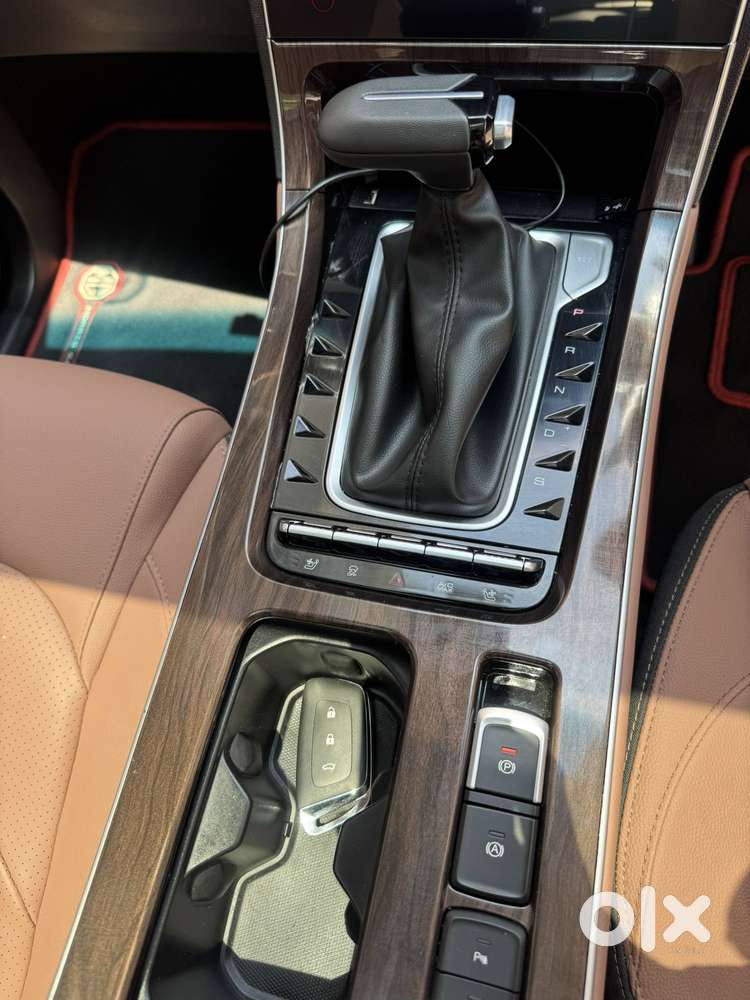 Mg Hector Plus Savvy Pro 1.5 Turbo Petrol Cvt 6 Str Dual Tone, 2025,..