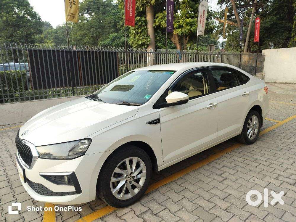 Skoda Slavia Ambition 1.0l Tsi At, 2023, Petrol
