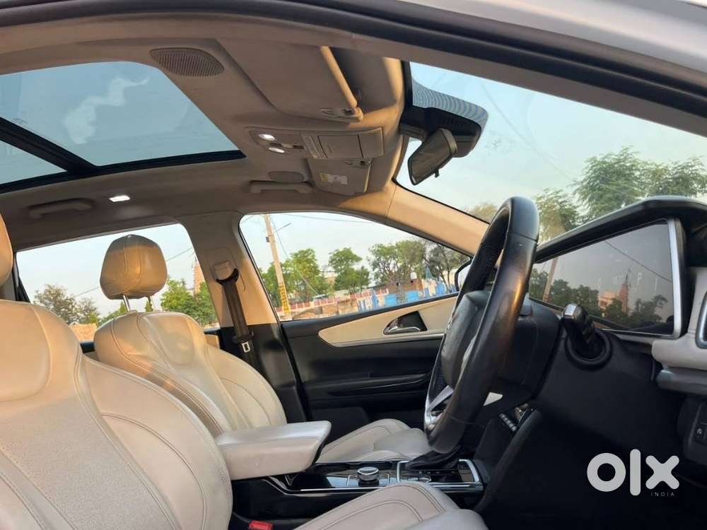 Mahindra Xuv700 2.2 Ax 7 Diesel At Luxury Pack Str, 2023, Diesel