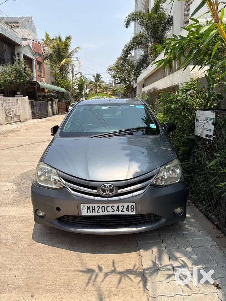 Toyota Etios Liva 2013 Petrol Well Maintained