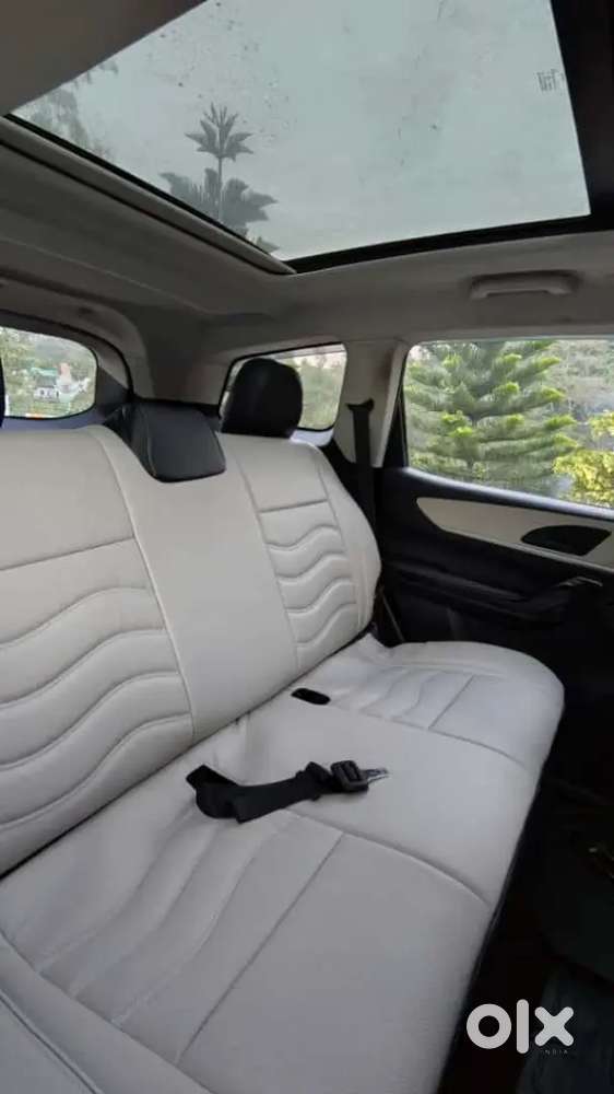 Mahindra Xuv700 2022 Petrol 60000 Km Driven