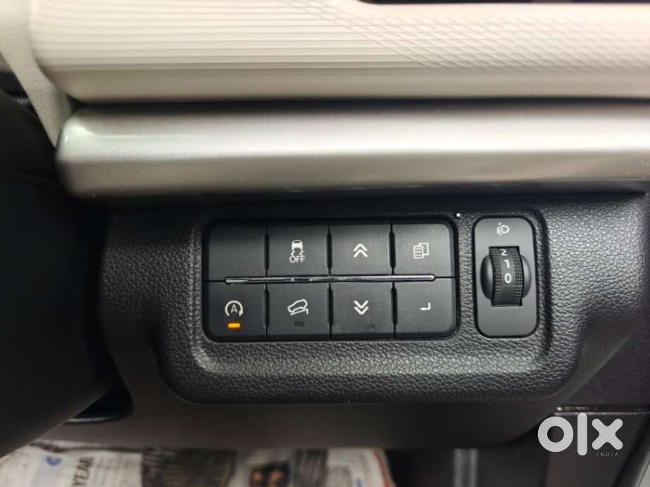 Mahindra Xuv700 2.2 Ax 5 Diesel At 7 Str, 2025, Diesel