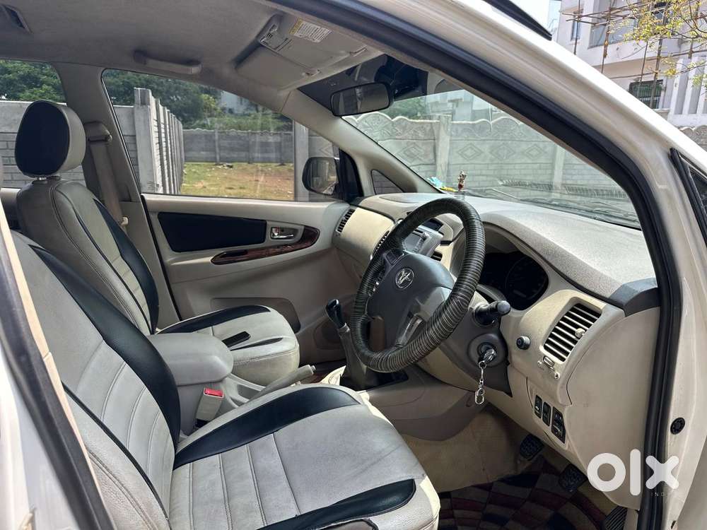 Toyota Innova 2004-2011 2.5 V Diesel 8-seater, 2014, Diesel