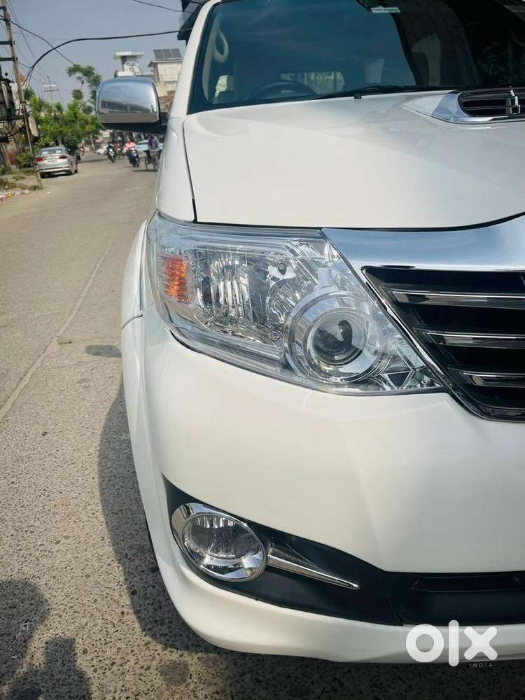 Toyota Fortuner 2011 Manual 4x4 Diesel Well Maintained
