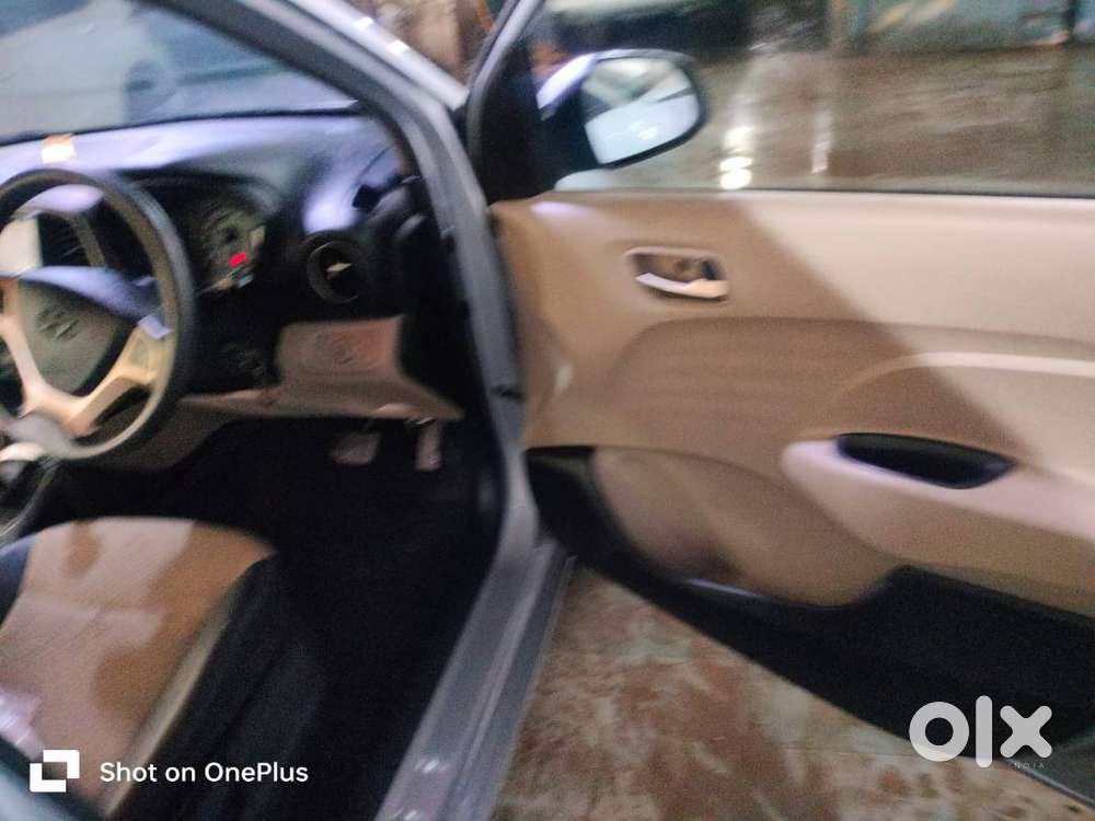 Hyundai Sportz Top Model Typhoon Silver Feb 2022