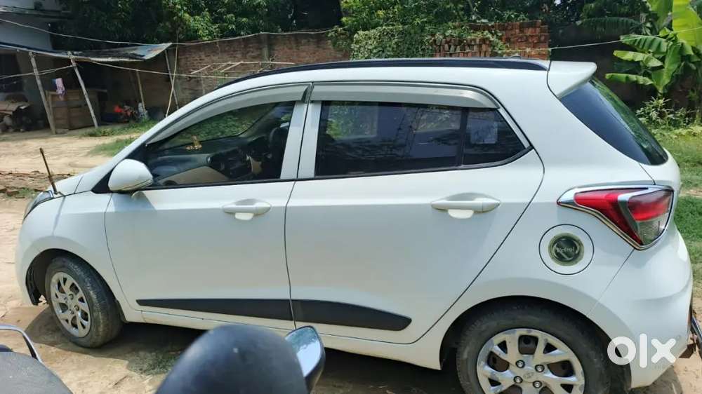 Gadi Bus Ham Hi Chalate Hain Aur Ghar Mein Koi Nahin Chalane Wala Hai