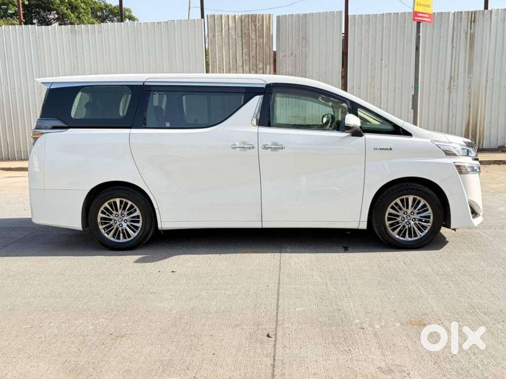 Toyota Vellfire 2.5 Hybrid, 2023, Petrol