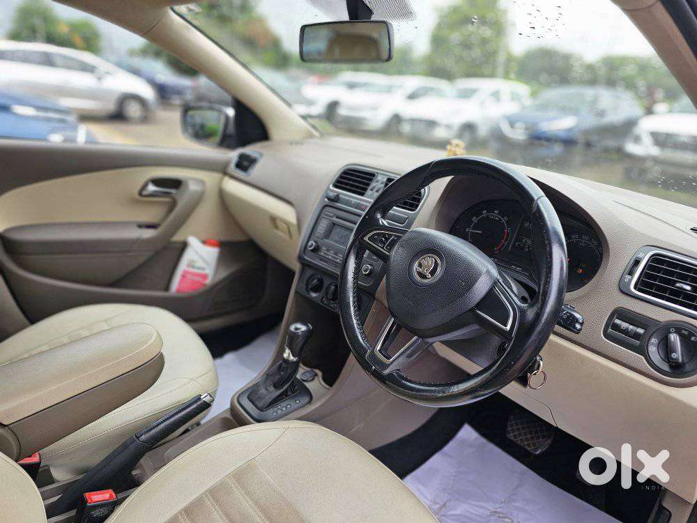 Skoda Rapid 1.6 Mpi At Ambition Plus Alloy, 2015, Petrol