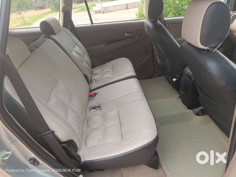 Toyota Innova 2.5 Vx 8 Str Bs-iii, 2015, Diesel
