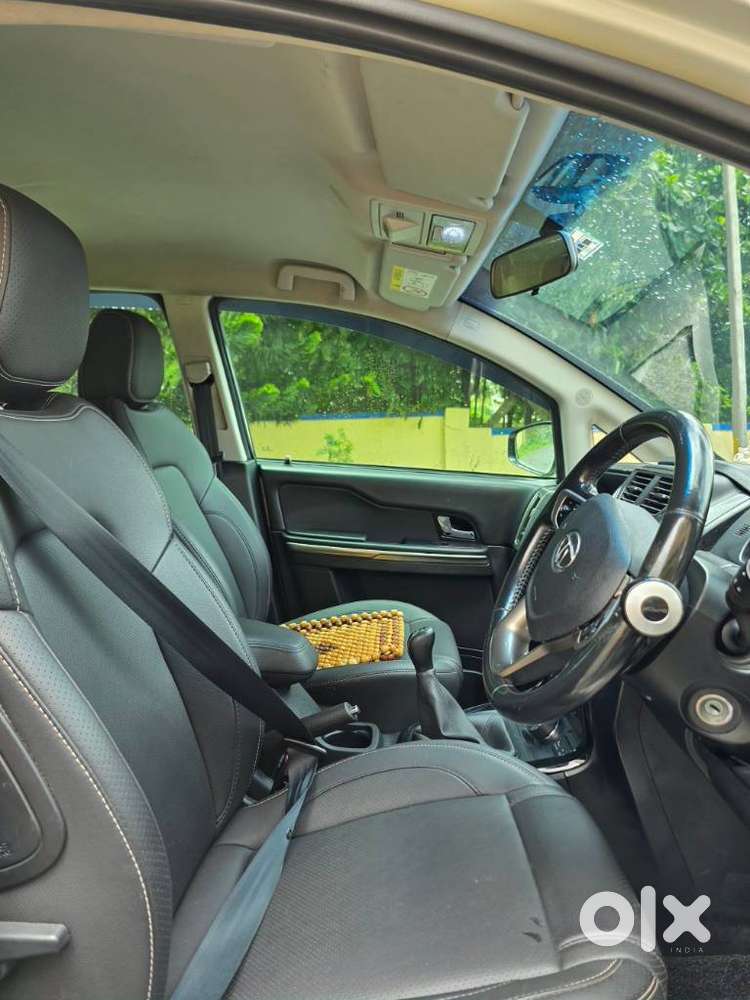 Tata Hexa 2.2 Xt 4x2 7 Str Dual Tone, 2017, Diesel