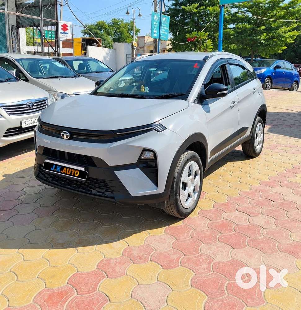 Tata Nexon, 2025, Petrol