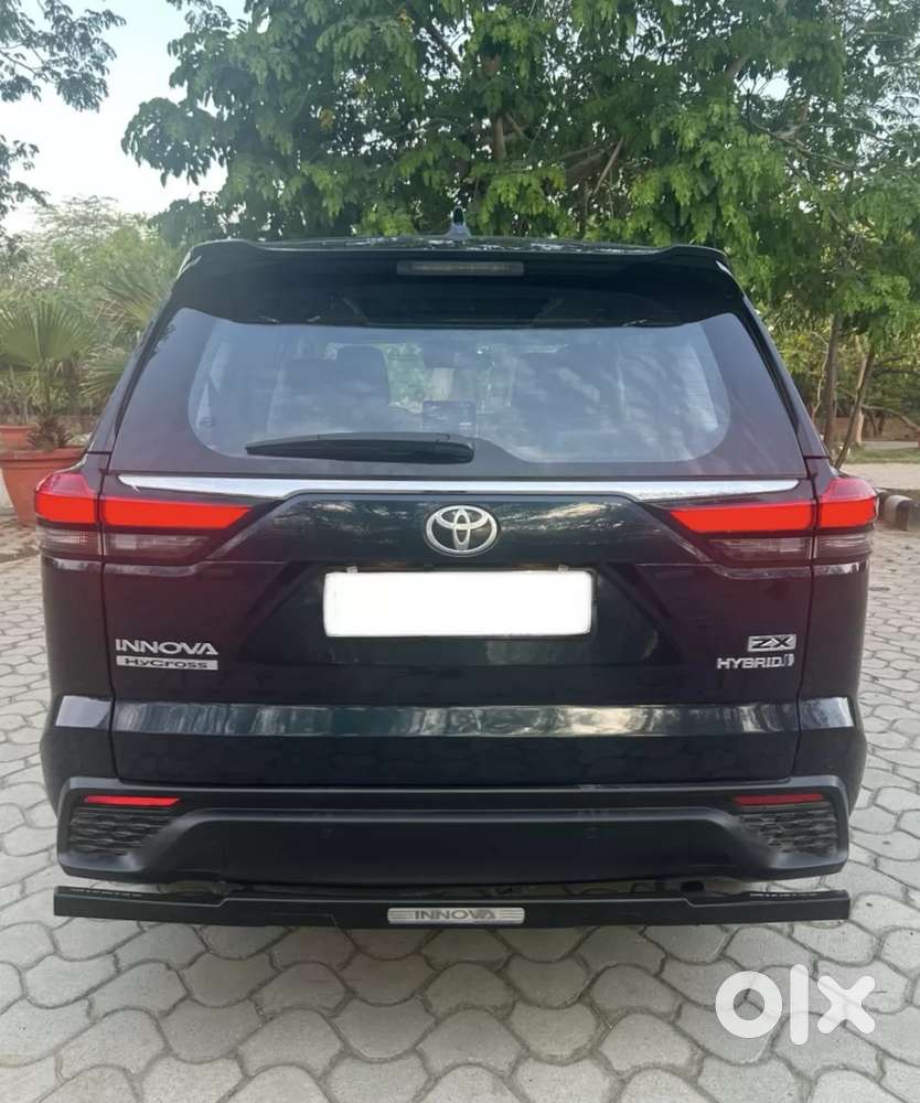 Toyota Innova Hycross 2.0 Zx Hybrid 7 Str, 2024, Petrol