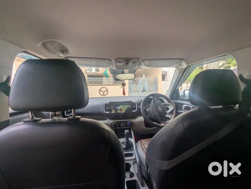 Hyundai Venue 2022 Petrol 14203 Km Driven Well Maintained
