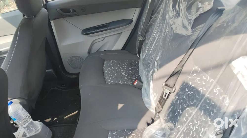 Tata Tiago Ghadi Mai Music System Nahin Hai.