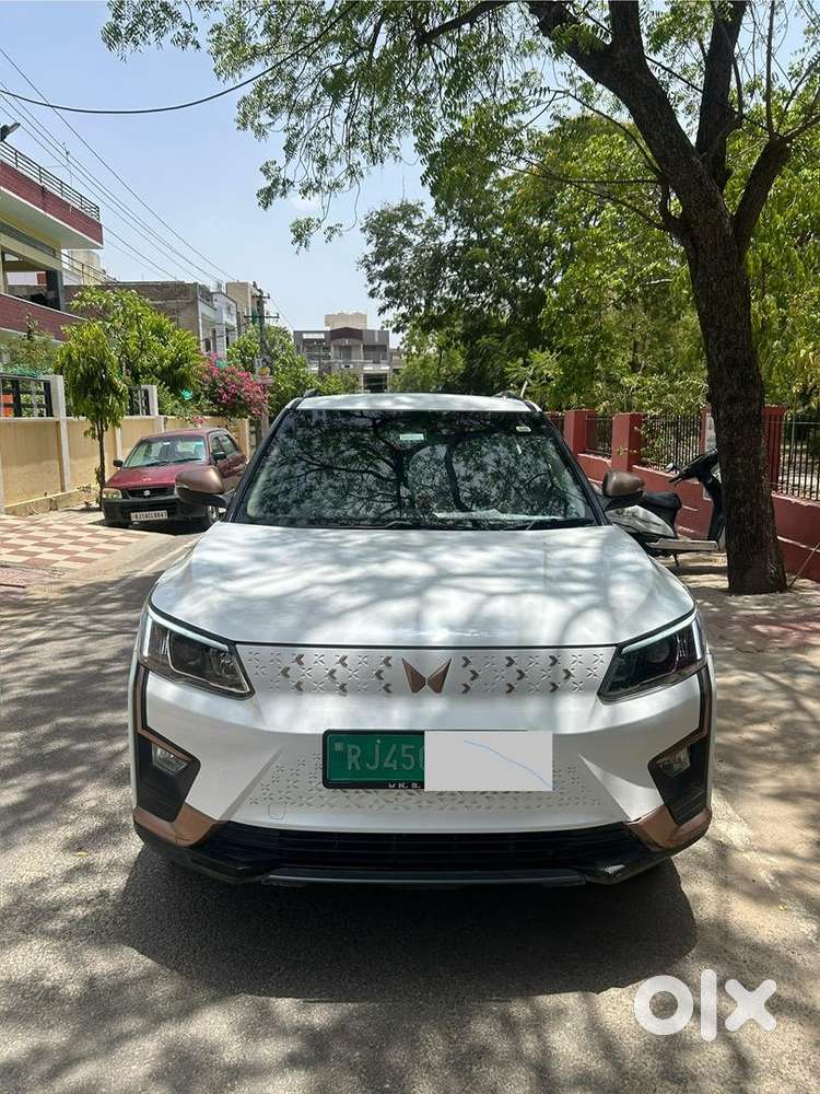 Mahindra Electric Car 2024