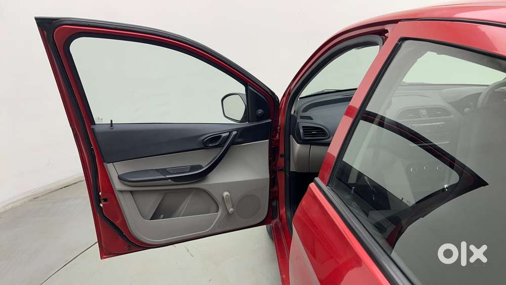 Tata Tiago 1.2 Revotron Xb, 2017, Petrol