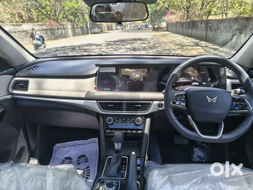 Mahindra Xuv700 2.0 Ax 7 Petrol At Luxury Pack Str, 2026, Petrol