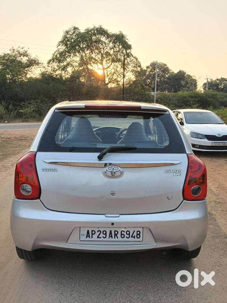 Toyota Etios Liva 2011-2012 V, 2011, Petrol