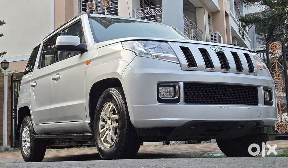 Mahindra Tuv 300 Mhawk100 T8, 2016, Petrol