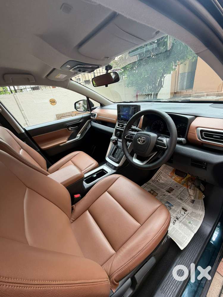 Toyota Innova Hycross 7s Option, 2025, Petrol