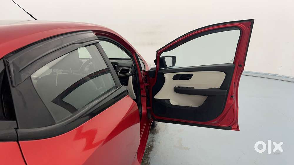 Tata Altroz 1.2 Xt, 2022, Petrol