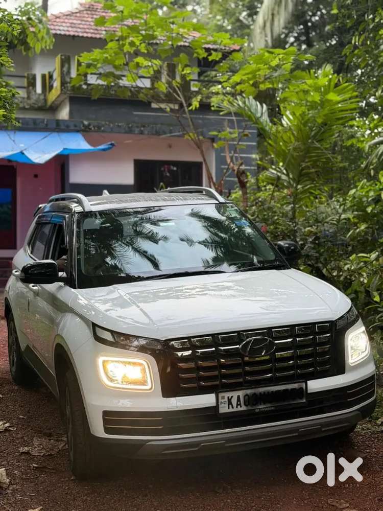 Hyundai Venue Petrol Manual 2024