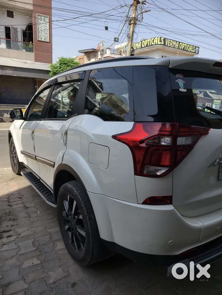 Xuv 500 Full Top Doctor Driven Car Total Company Maintained.