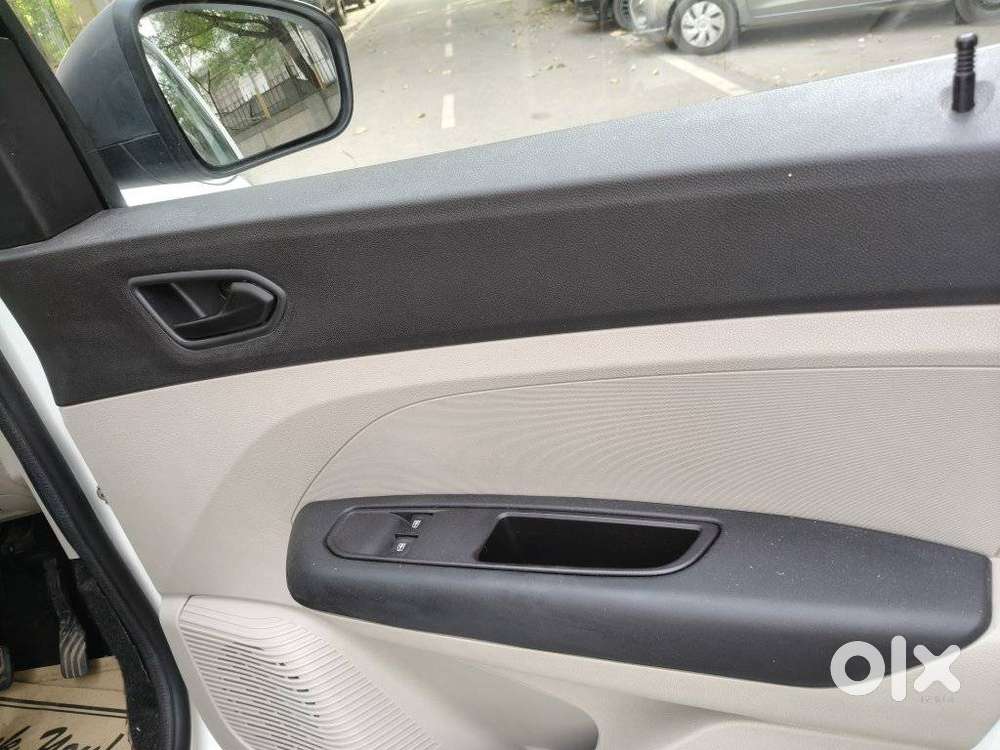 Renault Triber Rxl, 2023, Petrol