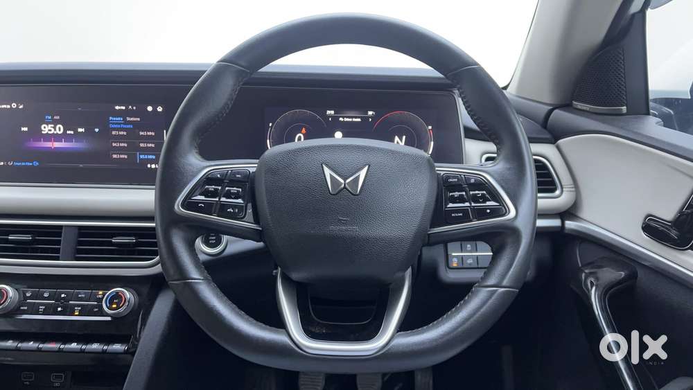 Mahindra Xuv700 2.2 Ax 7 Diesel Mt Luxury Pack Str, 2022, Diesel