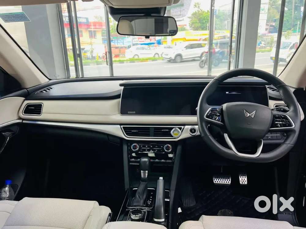 Good Neat Propper Service Showroom  Good Condition