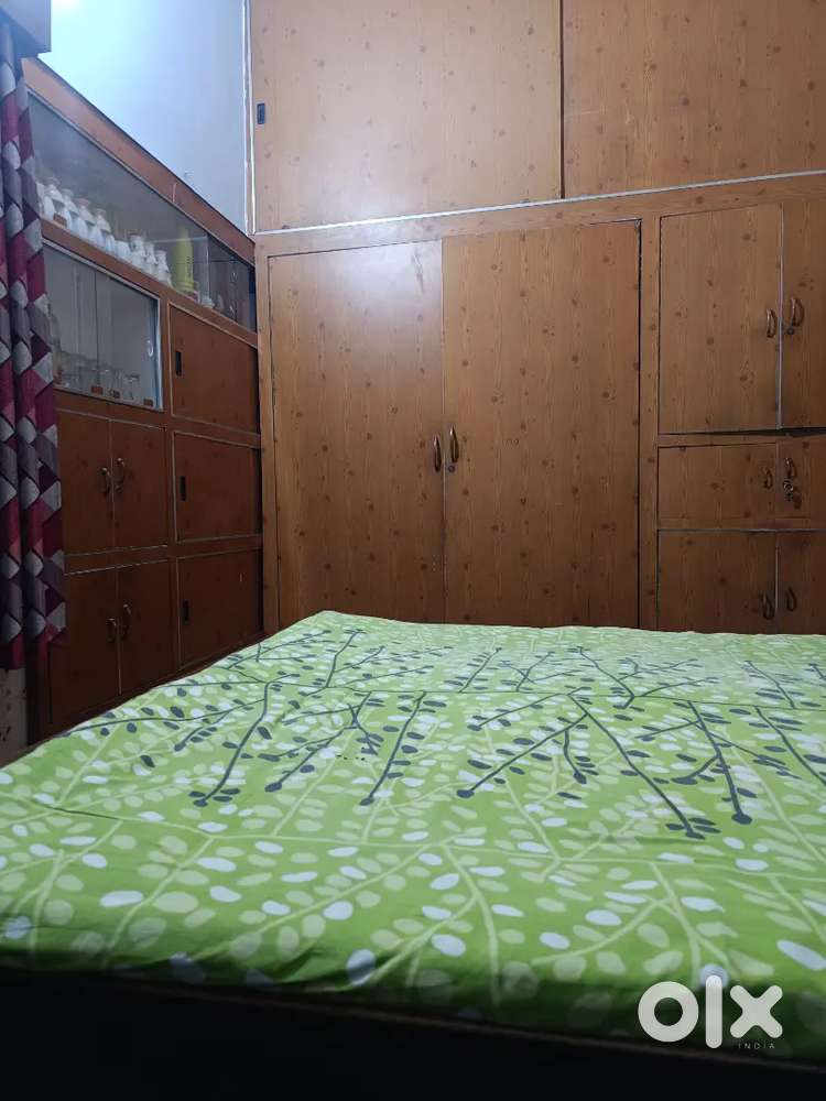 Room Near Sunder Pur Ideal for Girls