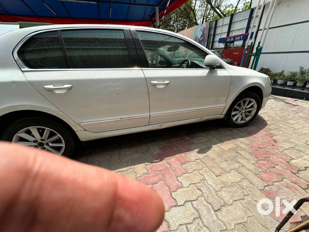 Skoda Superb 2015 Petrol 95000 Km Driven