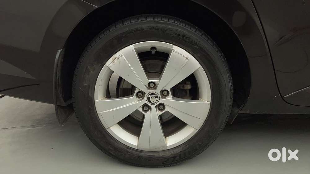 Skoda Superb [ ] 1.8 Style Tsi At, 2018, Petrol