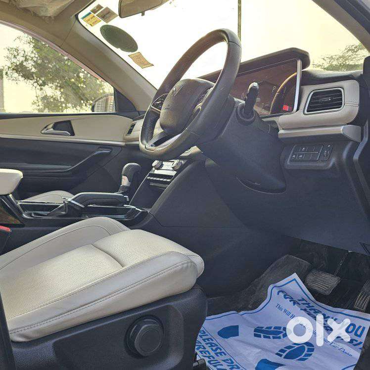 Mahindra Xuv700 2.2 Ax 7 Diesel At Str, 2023, Diesel