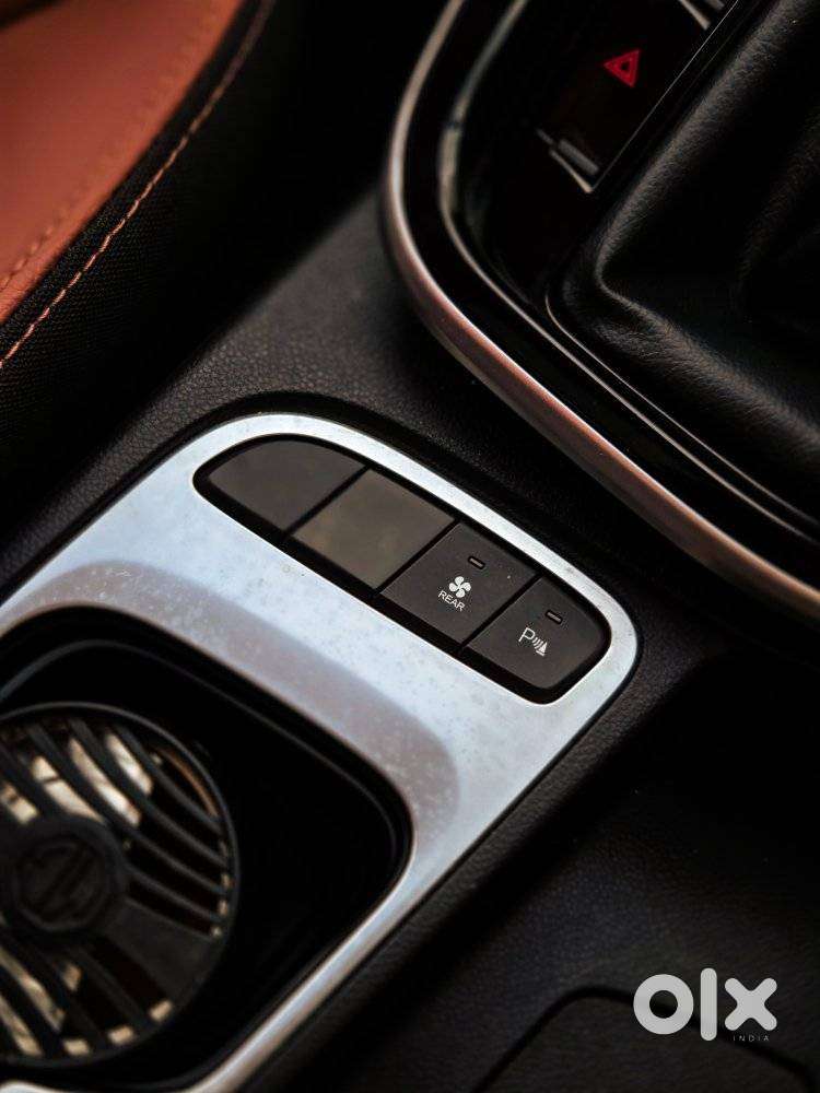 Mg Hector Plus 7 Select Pro 6mt, 2024, Petrol