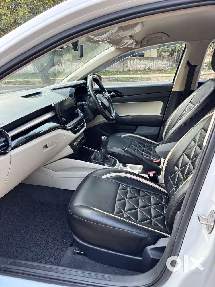 Skoda Slavia 1.0 Ambition Tsi, 2022, Petrol