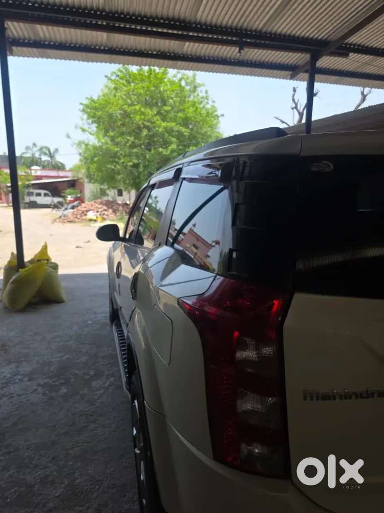 Mahindra Xuv500 2017 Diesel 70000 Km Driven